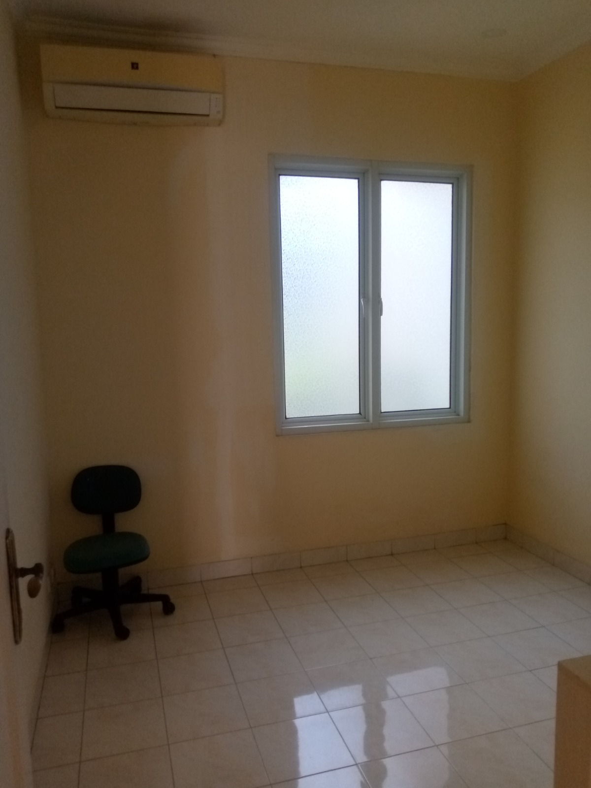 Rumah Dijual Semi Furnished di Cluster Hawaii Deltamas